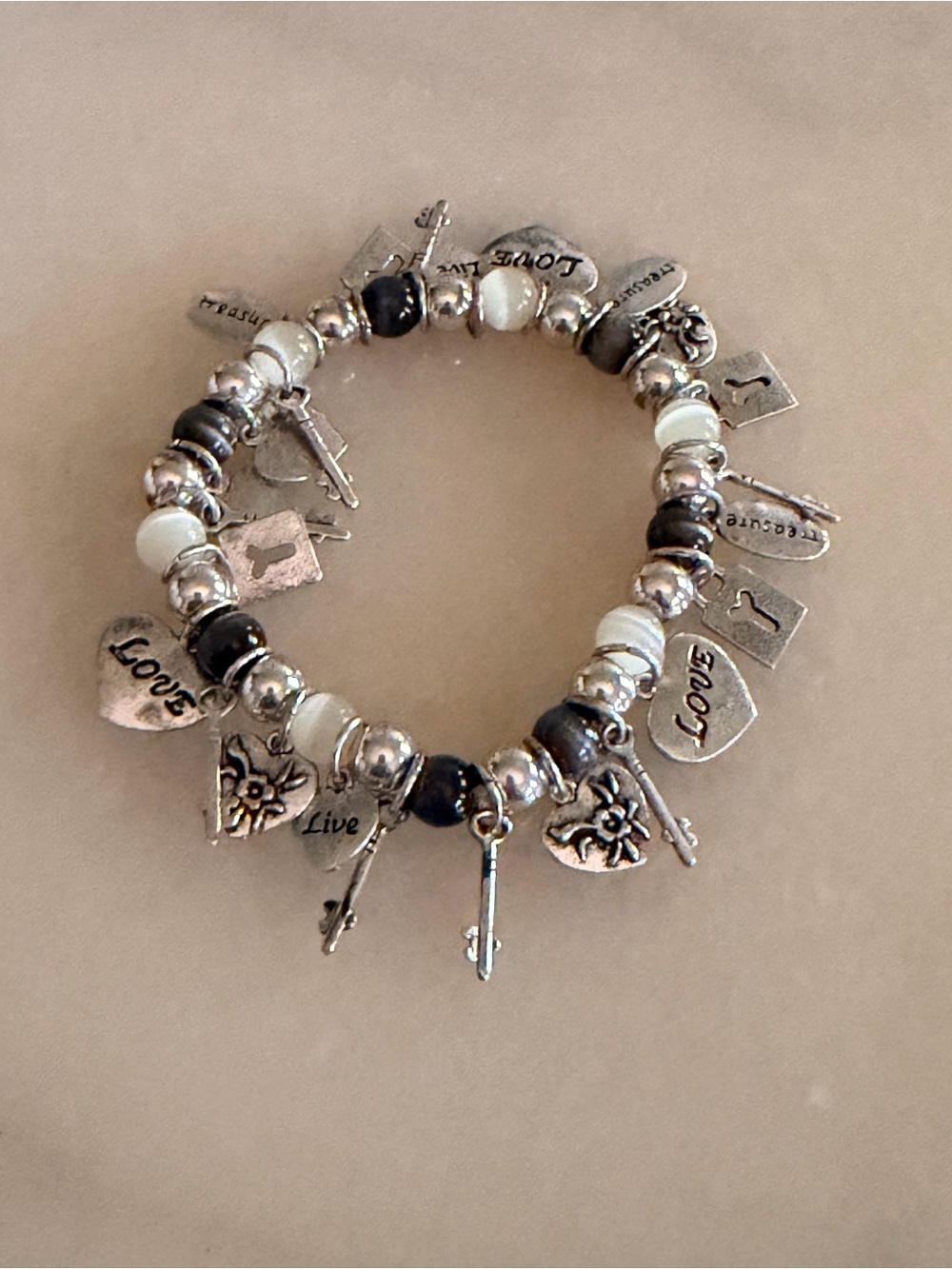 Source Unknown Silver-Tone Charm Bracelet with Black and White Beads - Picture 6 of 6